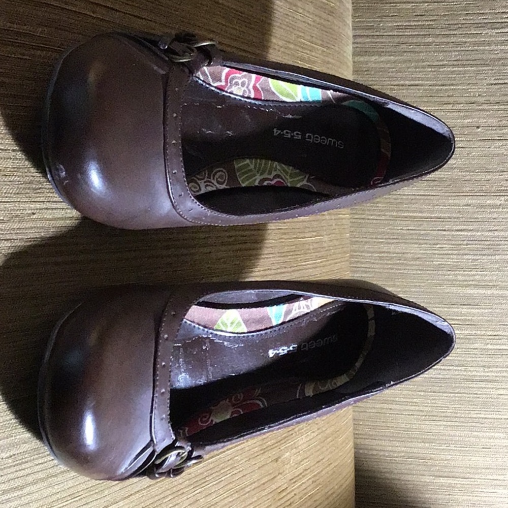 Chocolate brown heels size 5